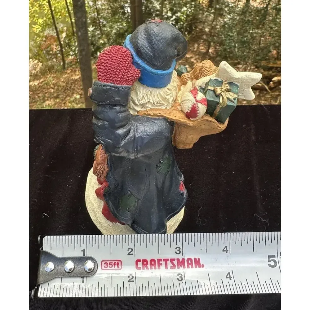 Vtg 1996 St. Nicholas Square Santa Toting Toy Sack Wearing Mittens -S64